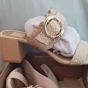 BRAND NEW IN BOX dolce vita  Zophy Ivory Raffia  Slide Sandal With Gold Loop